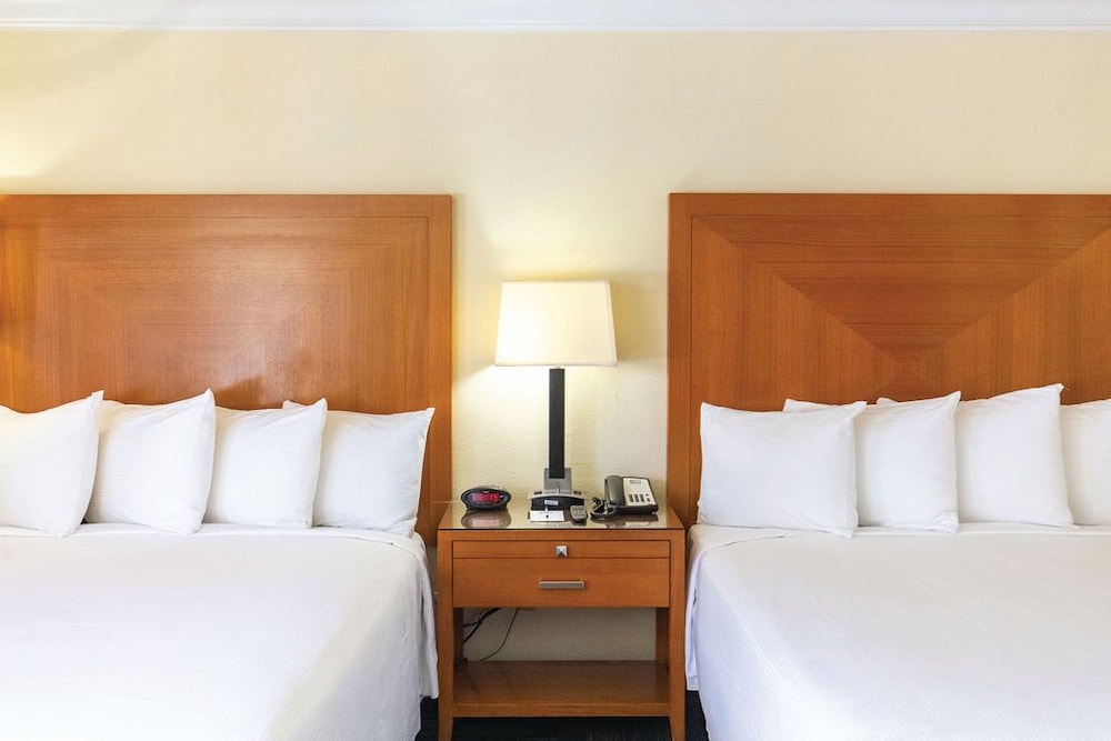 Inn at San Luis Obispo 23/57