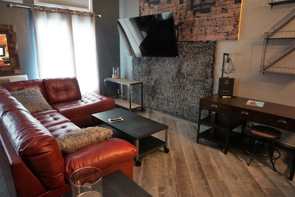 River Hills Hotel 38/66