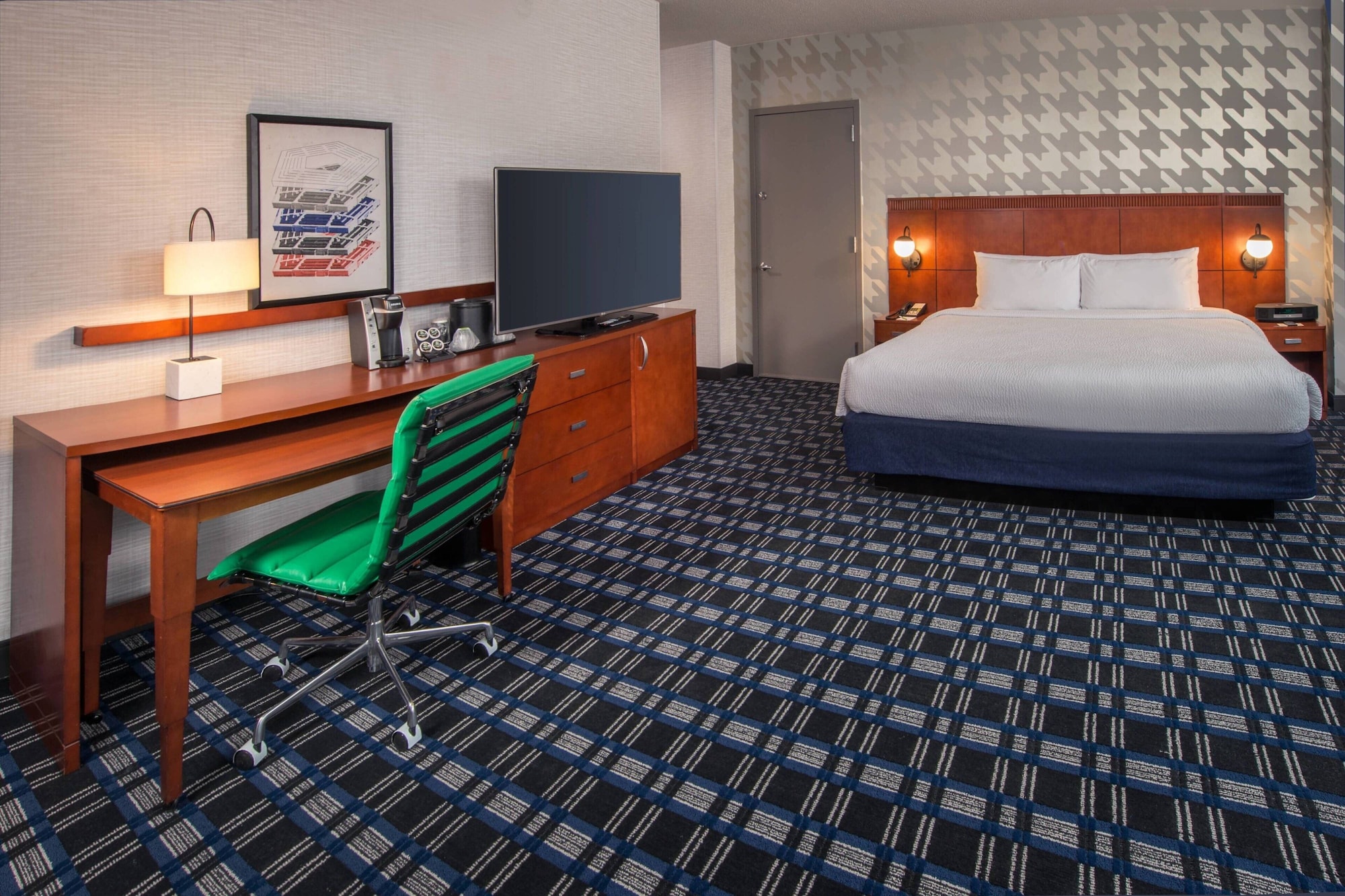 Room at Courtyard Arlington Crystal City/Reagan National Airport, ARLINGTON - VA