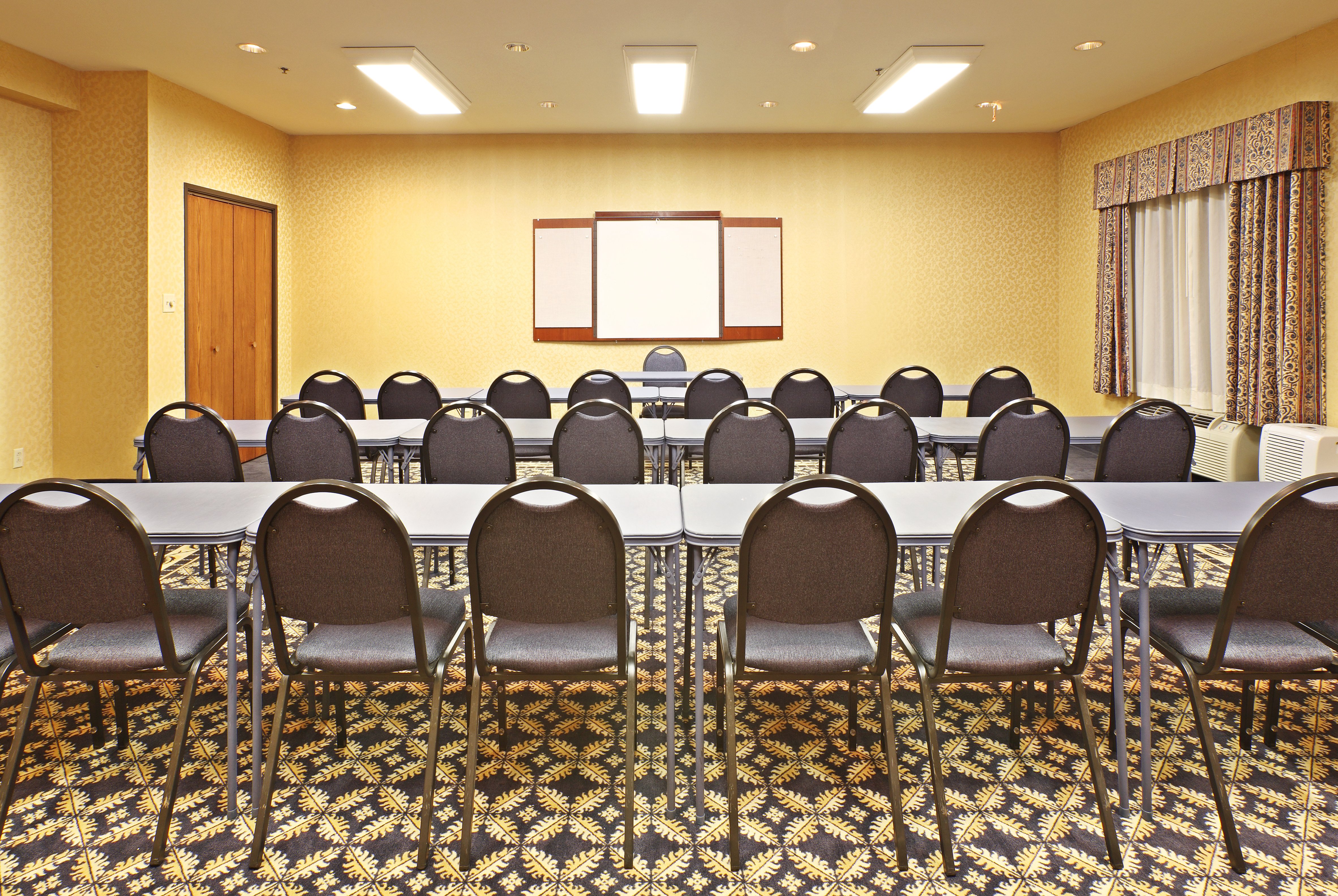 Holiday Inn Express Hotel Suites Mountain Home 49/58