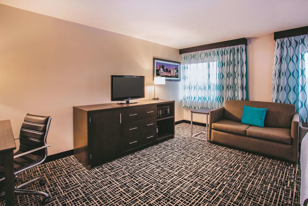 La Quinta Inn & Suites by Wyndham Cincinnati NE - Mason 23/28