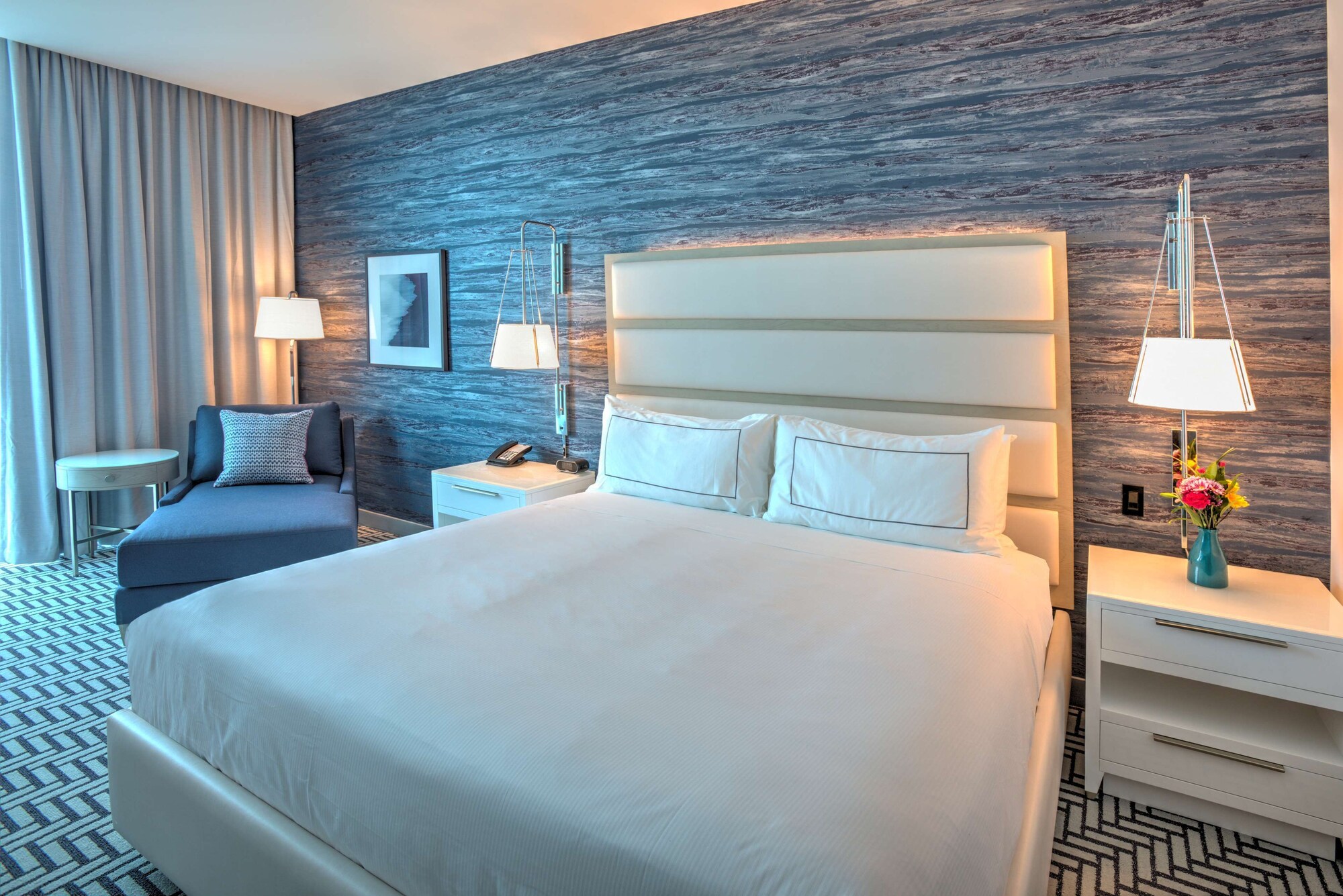 PREMIUM, KING BED, OCEAN FRONT, BALCONY, ACCESSIBLE