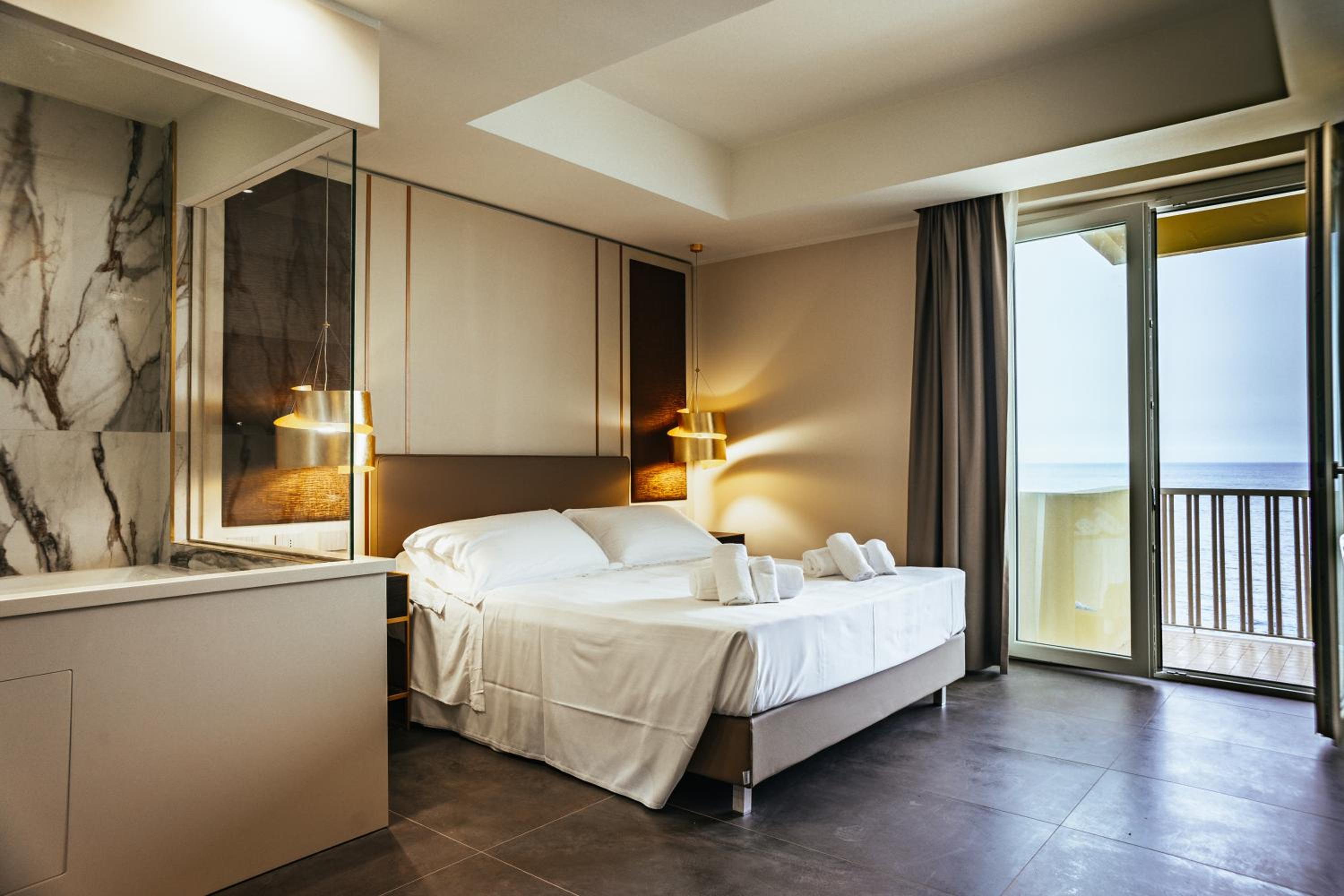 جناح ملكي بجاكوزي، Palace Hotel 6/10