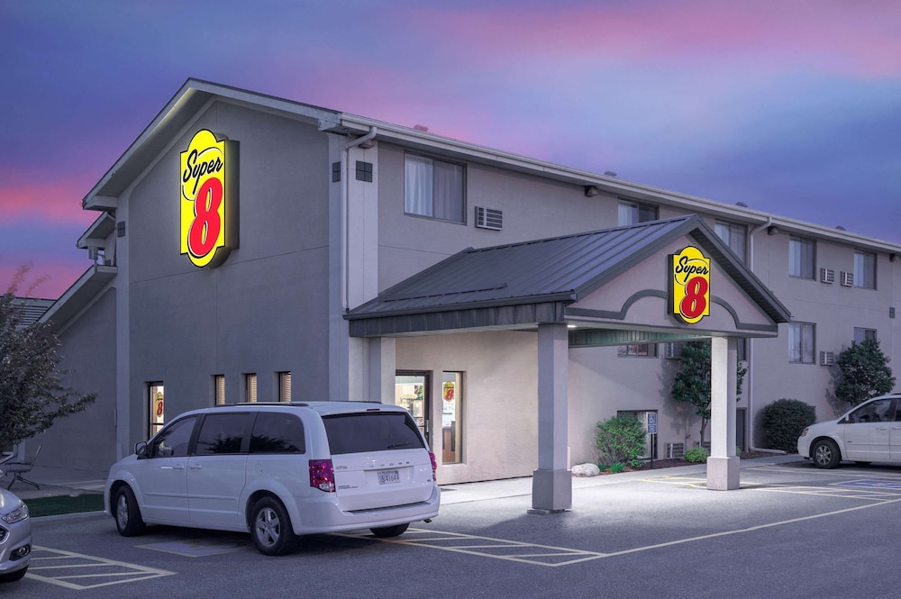 Super 8 By Wyndham Willmar 16/18