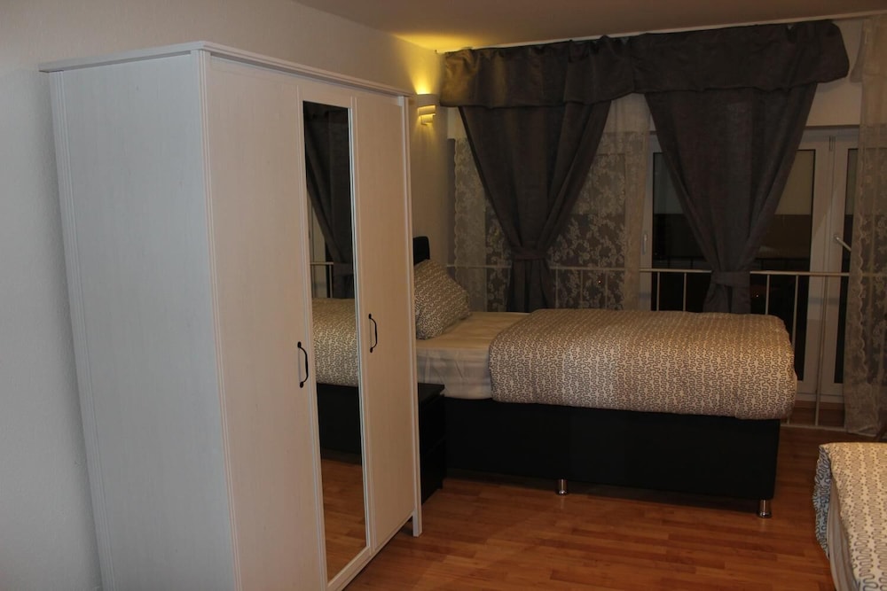 Hotel Garni Emir 37/50