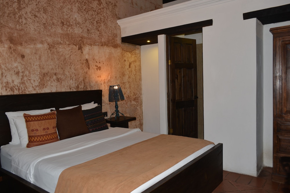 STUDIO, QUEEN BED