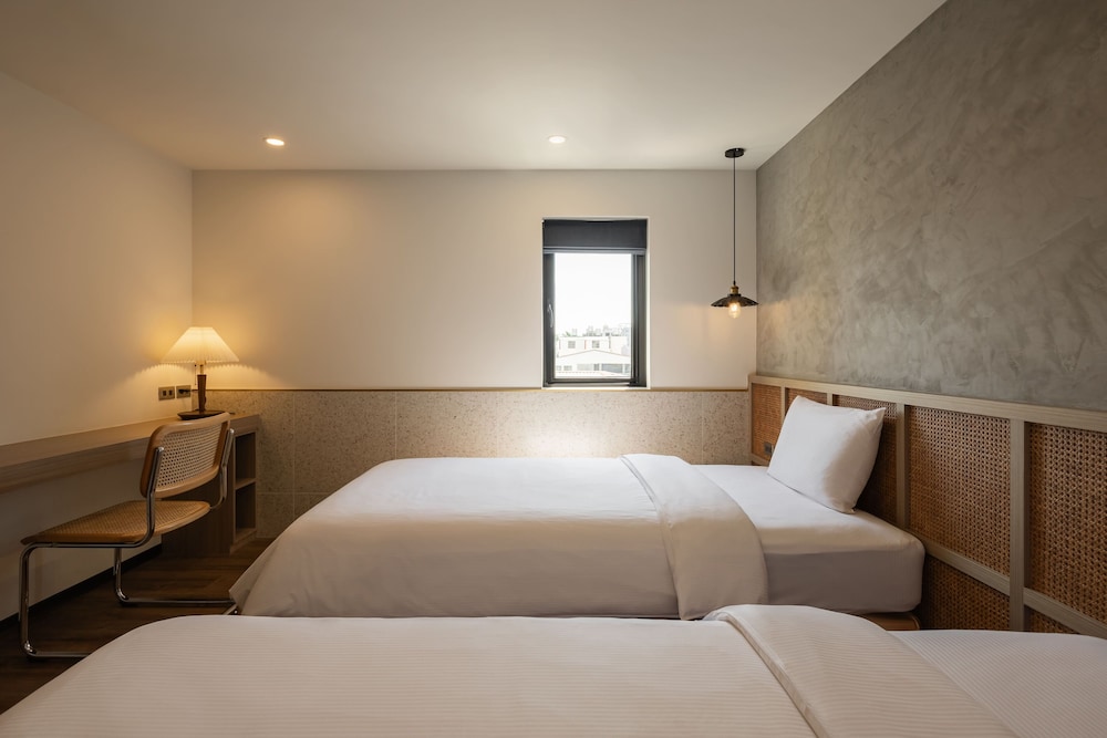 Kindness Hotel Yuanlin 8/50