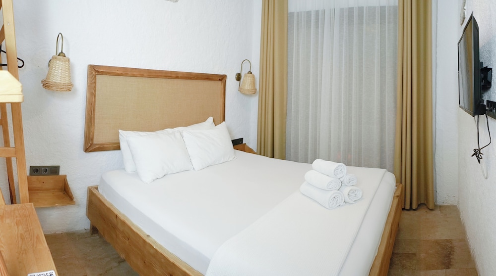 Armel Alacati (+12 Adult Only) 15/46