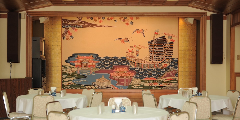 Crown Hotel Okinawa 12/75