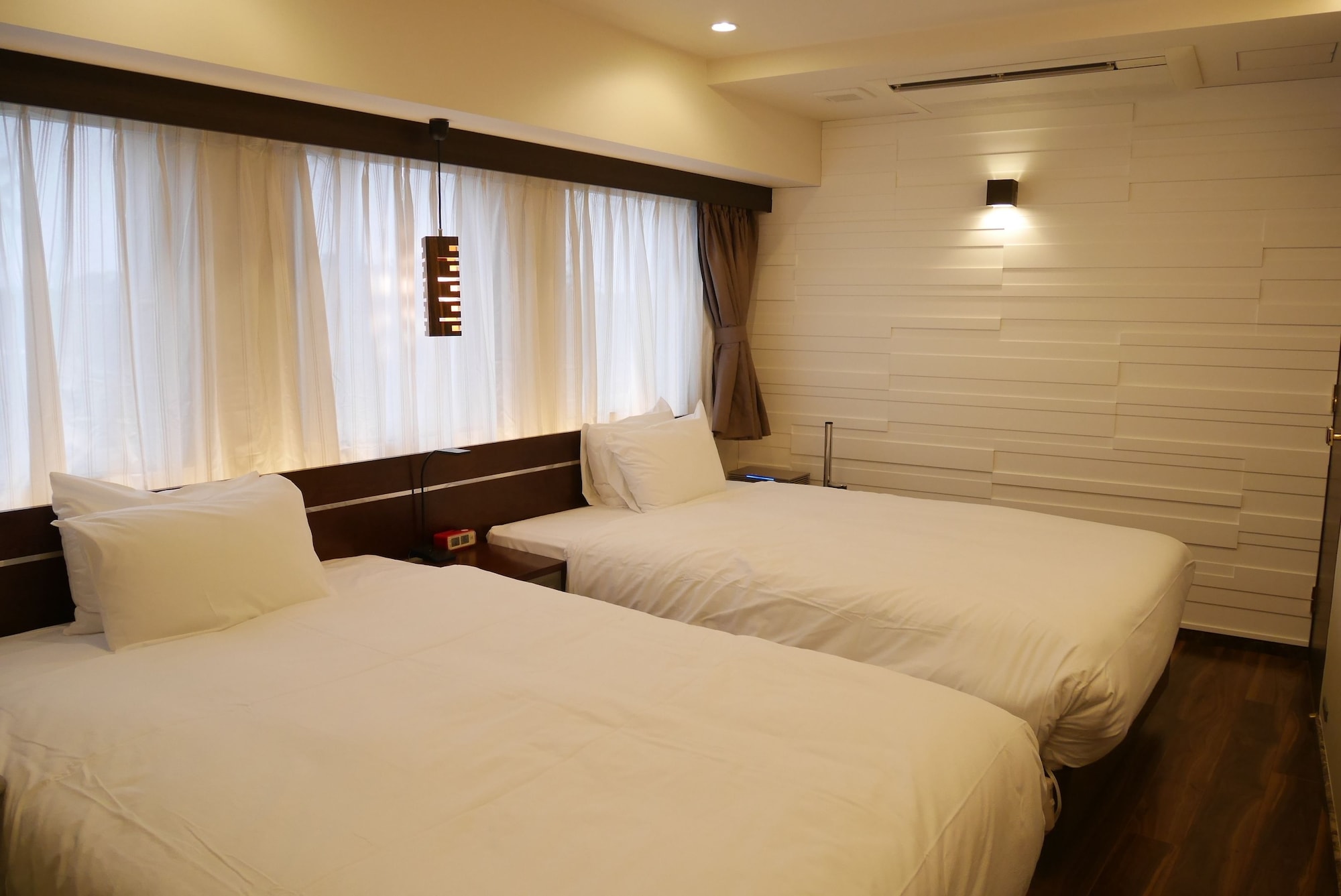 Grand, Twin Beds, Side Ocean View