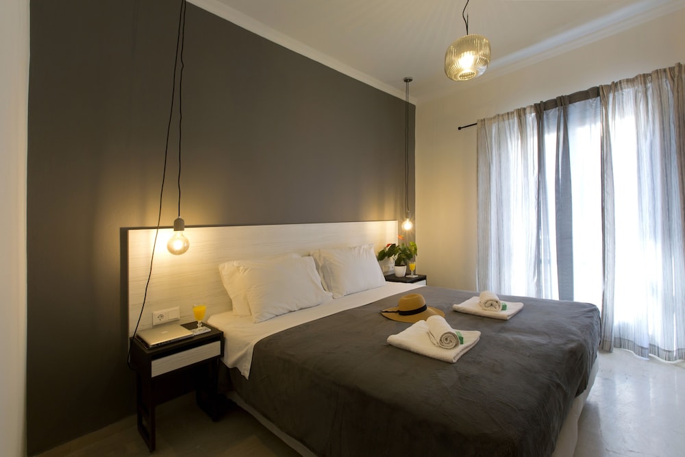 1 BEDROOM, SUITE, CITY VIEW
