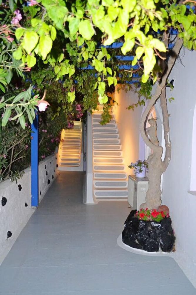 Melina Hotel 5/43