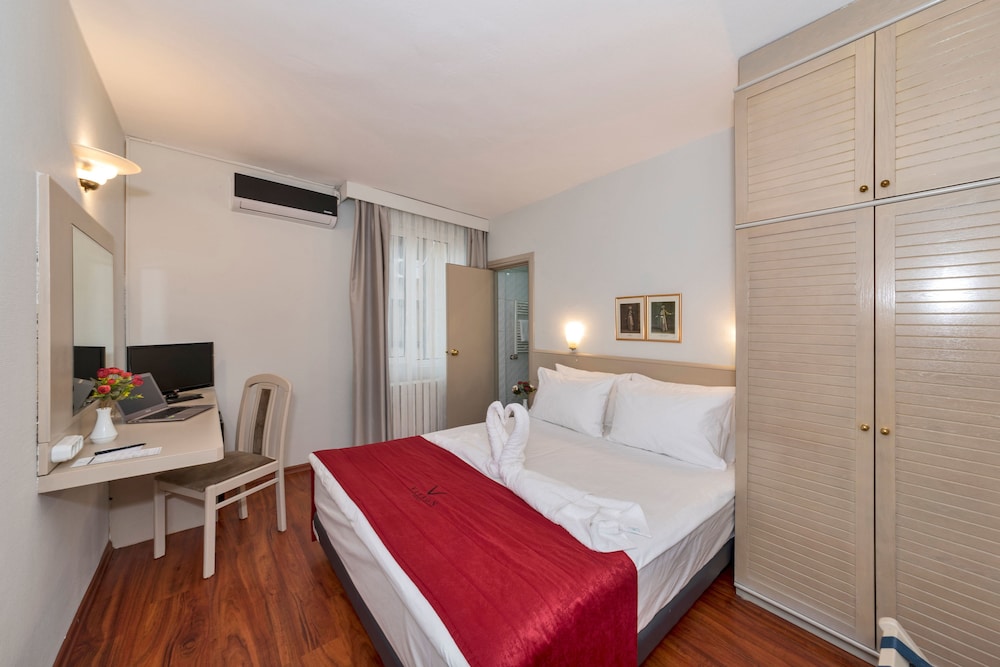 Febor Park Hotel 9/60