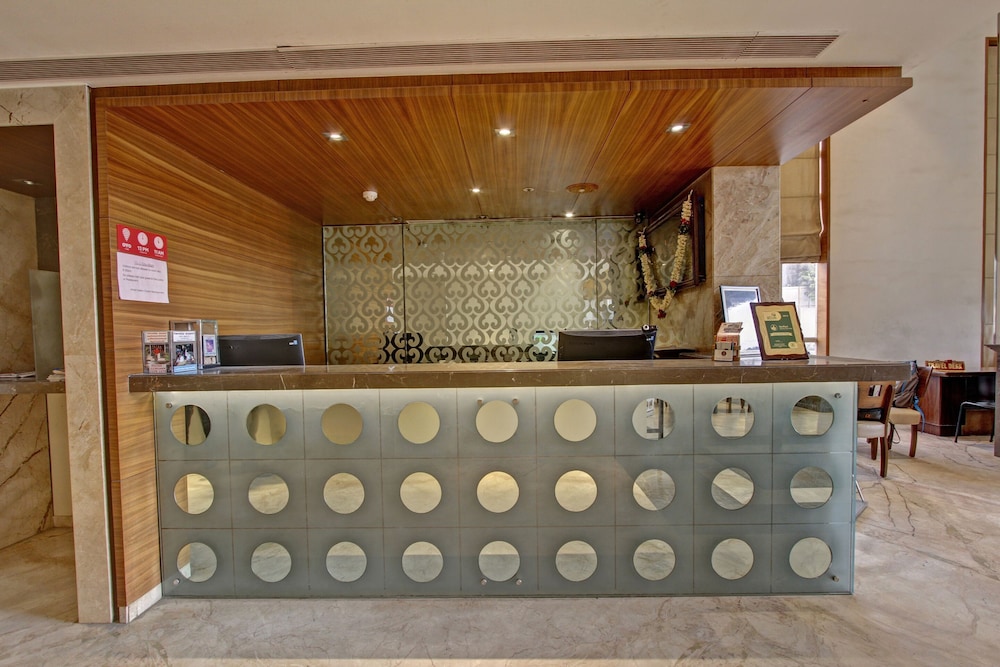 Oyo 8169 Hotel Salem Castle 1/32