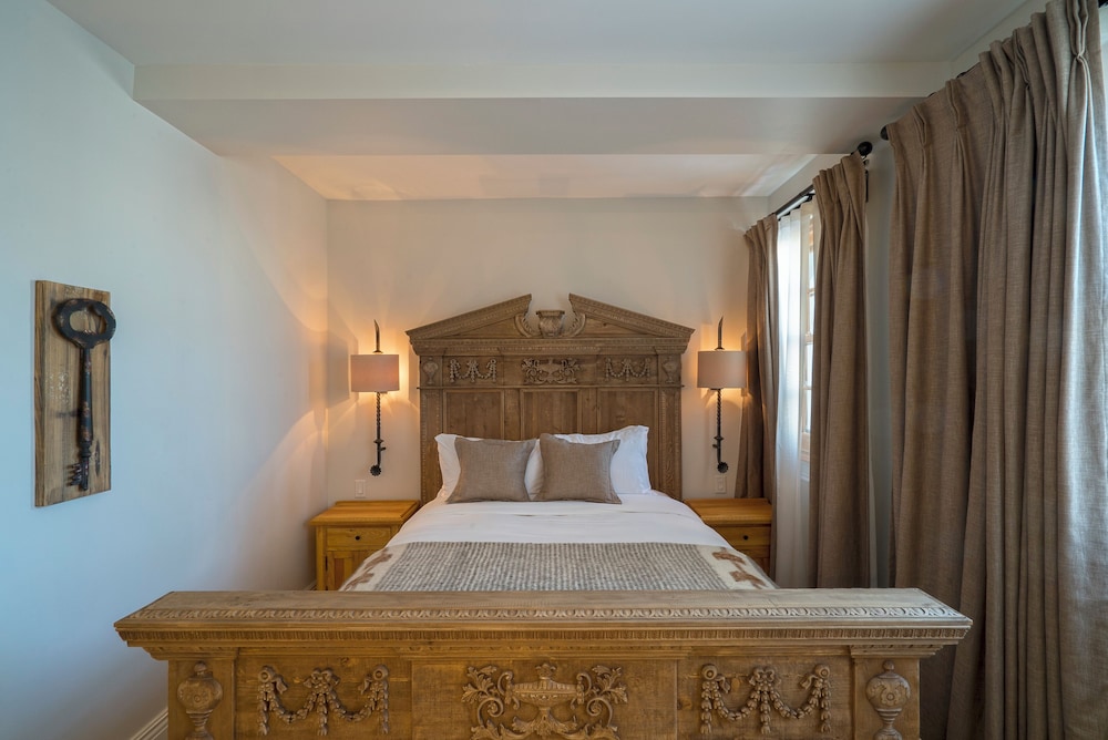 Royal, Suite, Queen Bed, Building B
