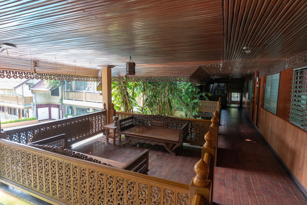 Collection O Khu Mueang near Tha Phae Gate formerly Lai Thai Guesthouse 34/64