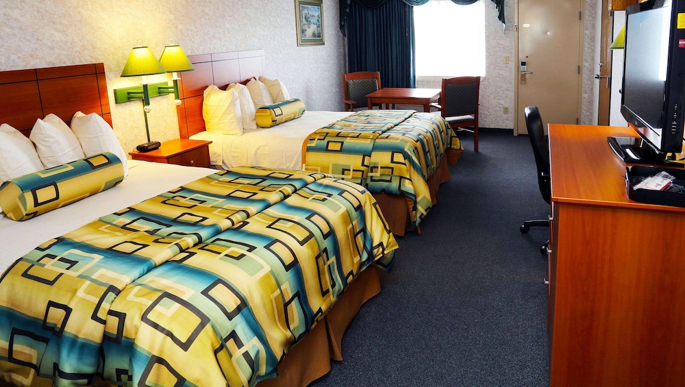 Magnuson Hotel Howell/Brighton 12/35