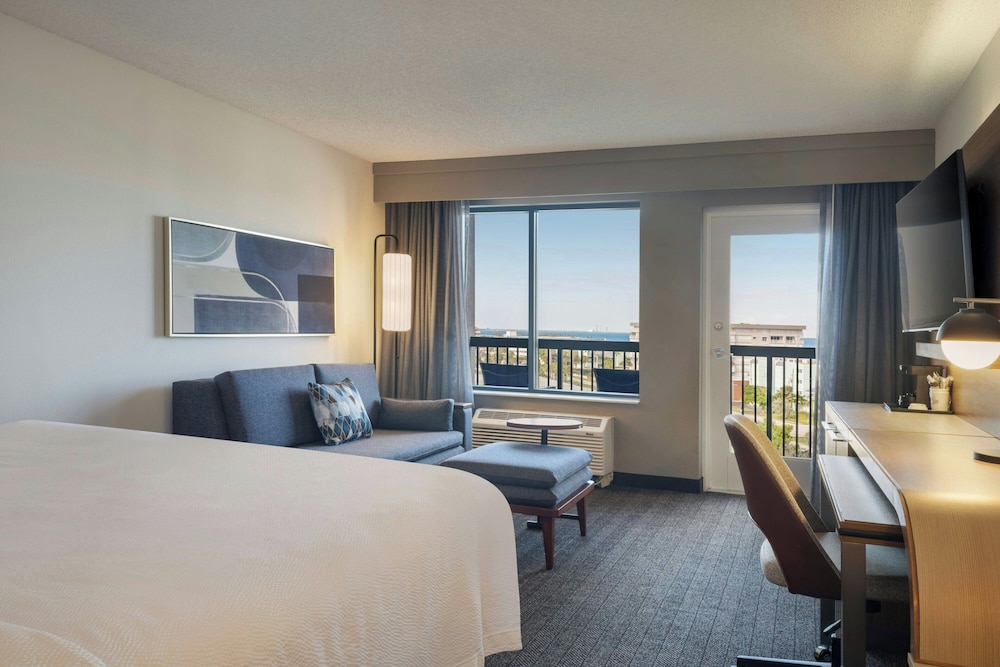 Room at Courtyard by Marriott Cocoa Beach/Cape Canaveral, COCOA BEACH - FL