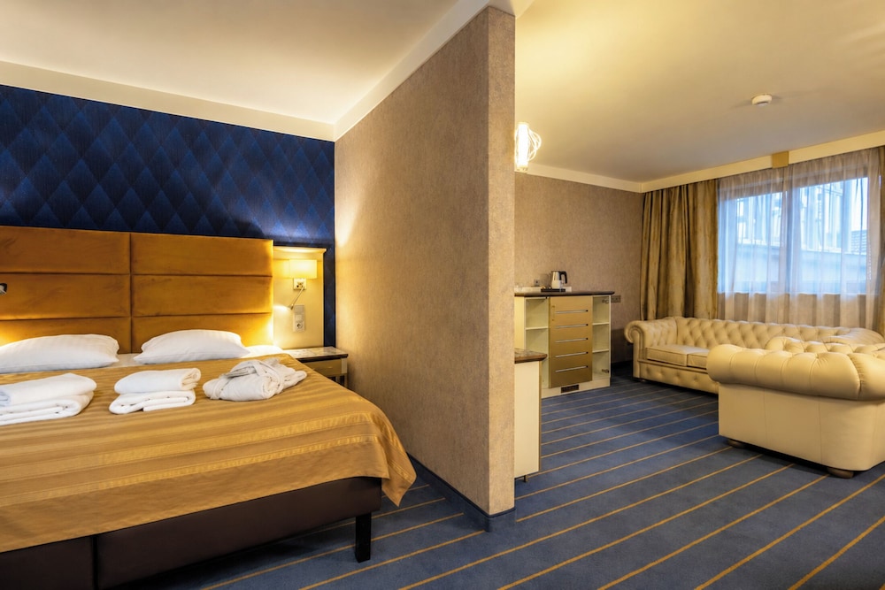 Suite, King Bed