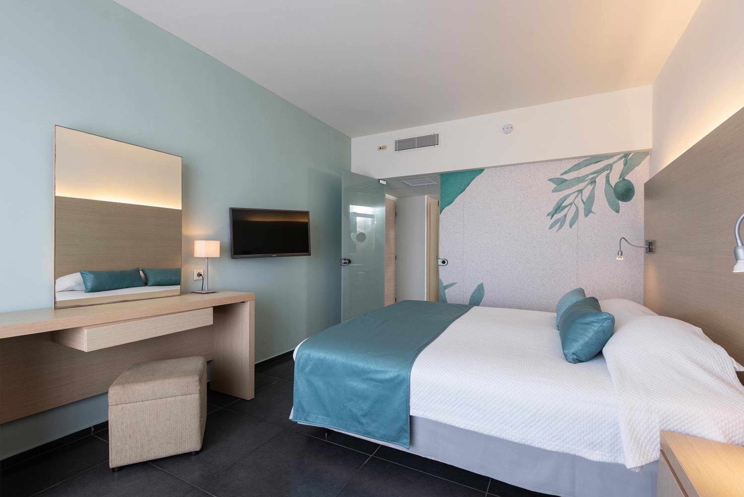 SUITE, SEA VIEW, SHARED POOL