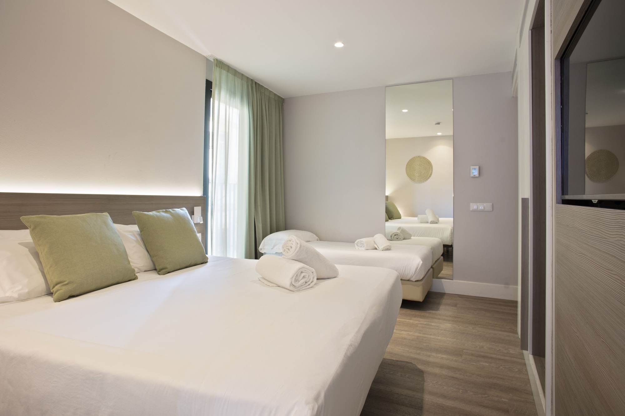 ROOM, TRIPLE