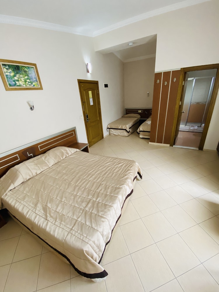 Lemon Hotel 19/50