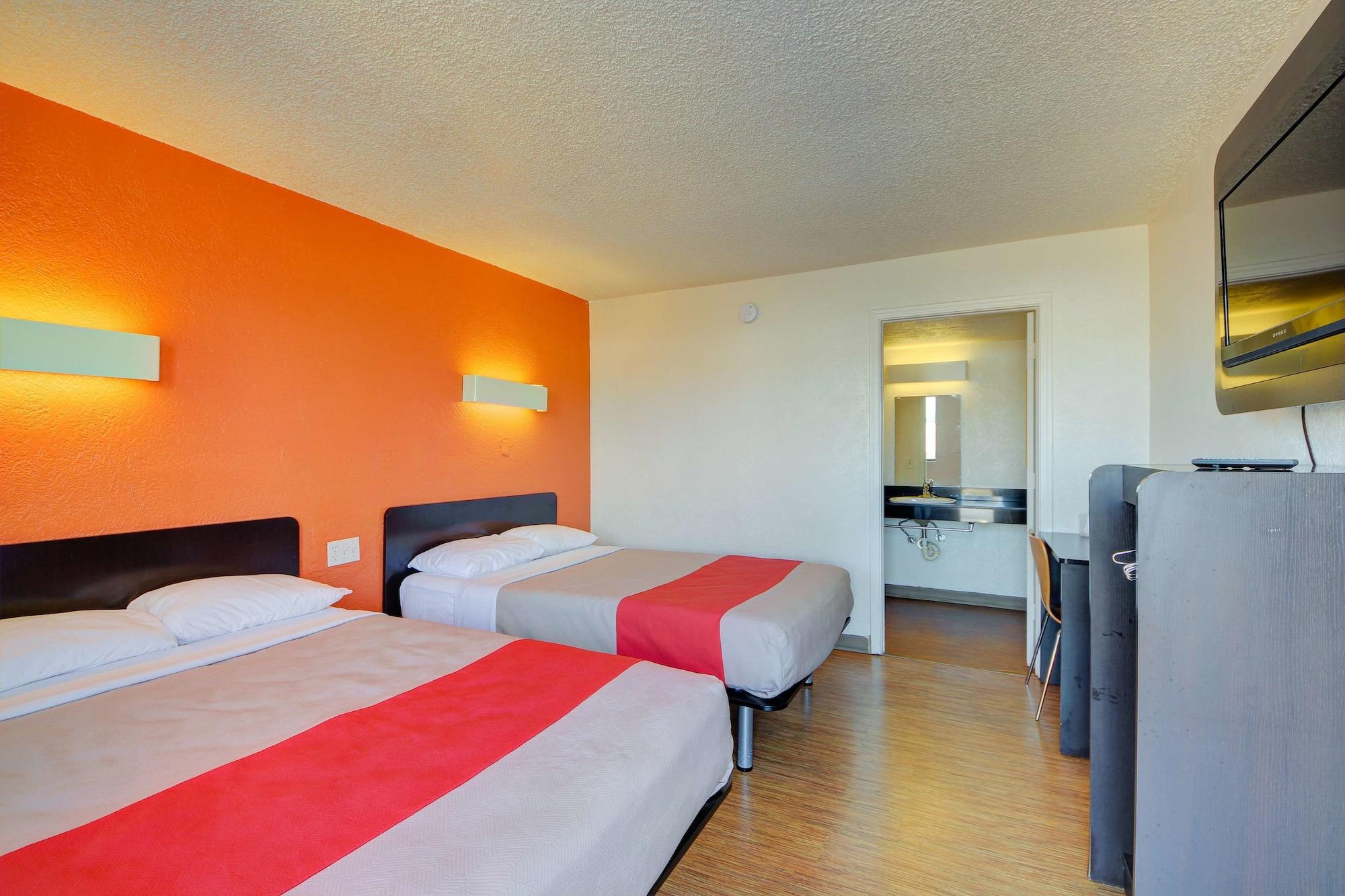 Economy Hotel Plus (ex Motel 6 Oklahoma City North Frontier City) 10/31