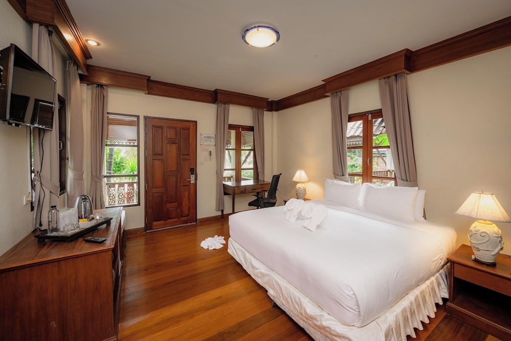 Deluxe, Cottage, King Bed, Beach Front