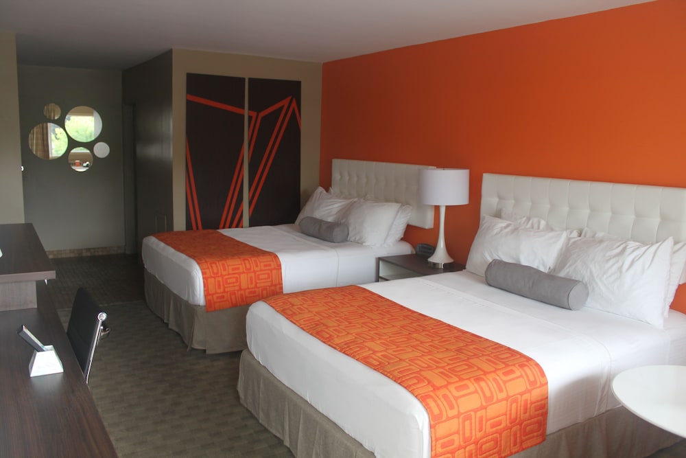 STANDARD, 2 QUEEN BEDS