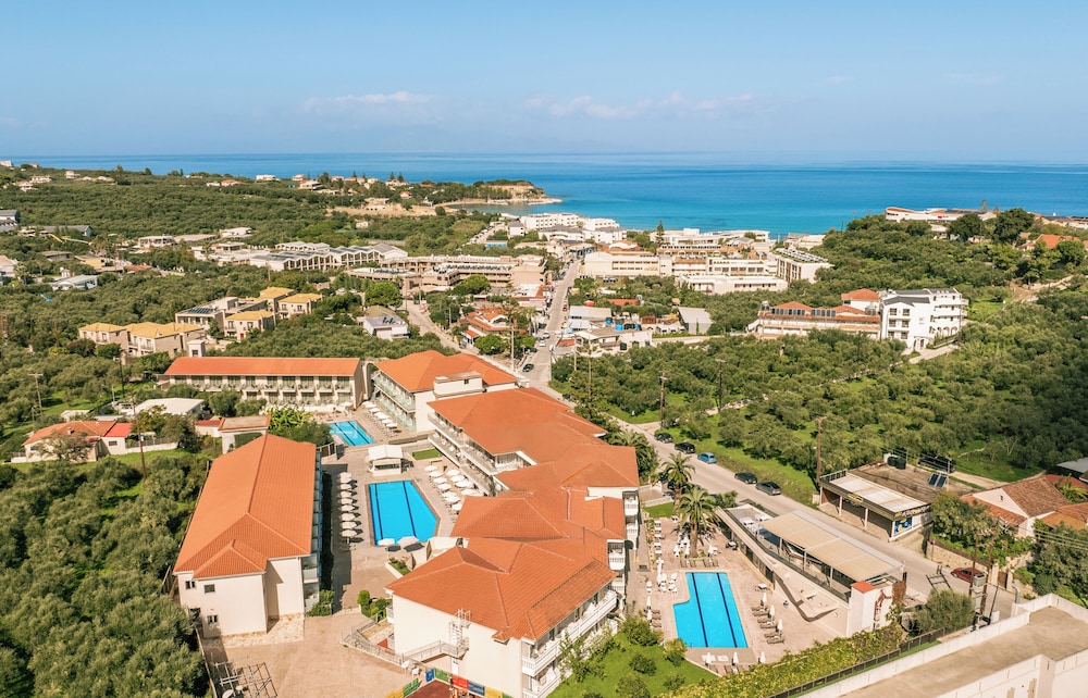 Karras Grande Resort 64/66