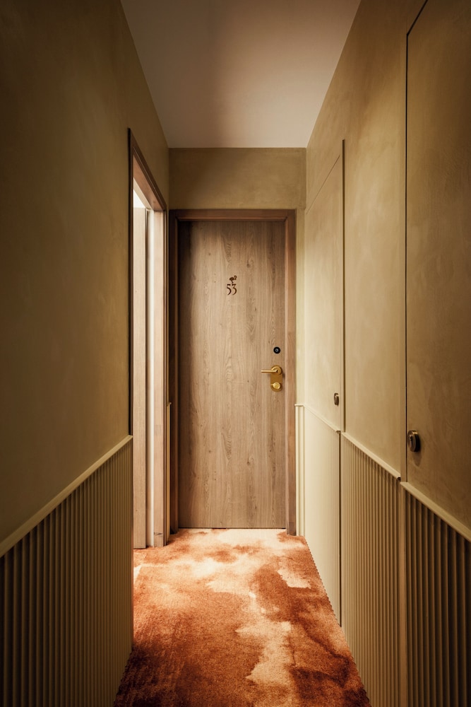 Jills Hotel 20/37