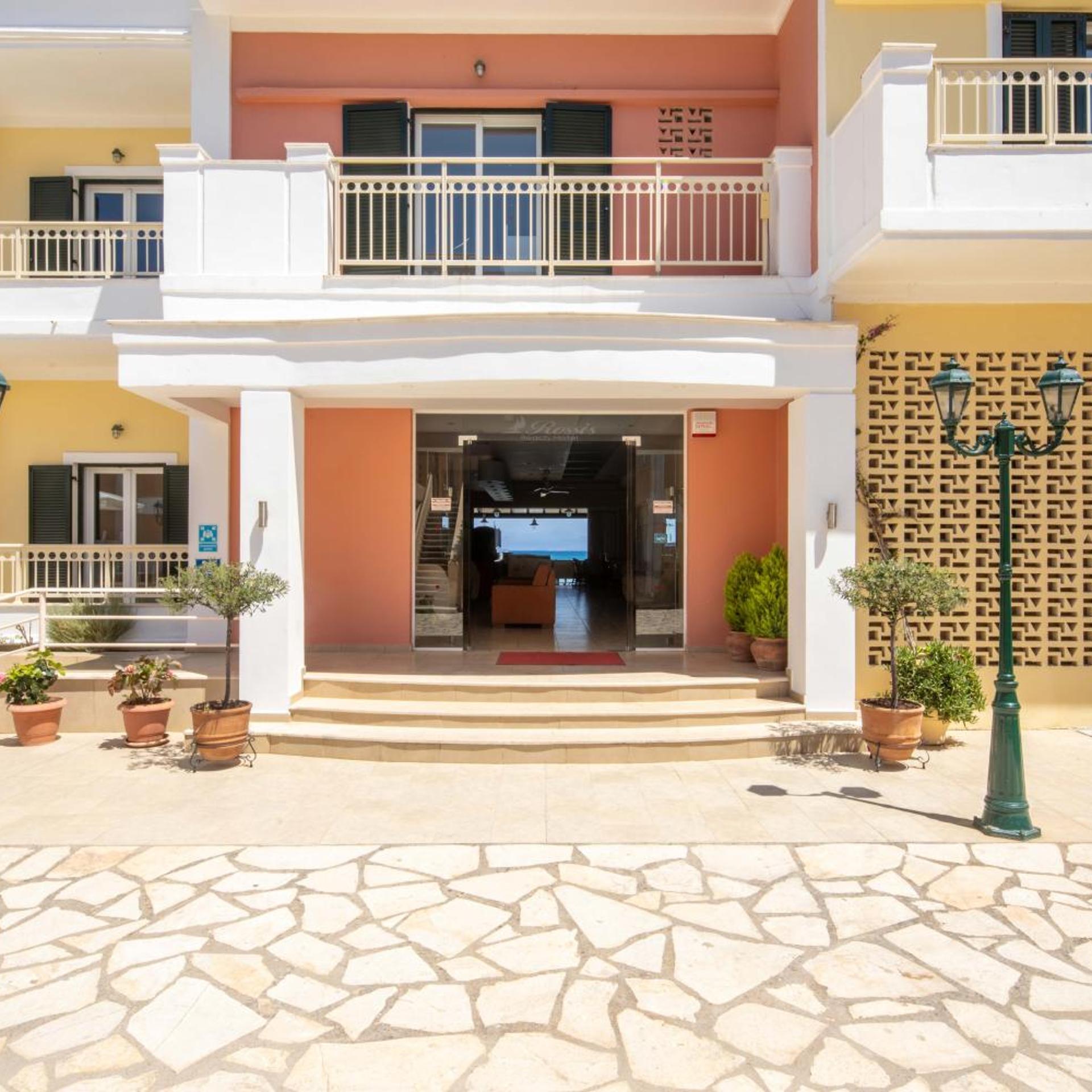 Rossis Beach Hotel in MESSONGHI