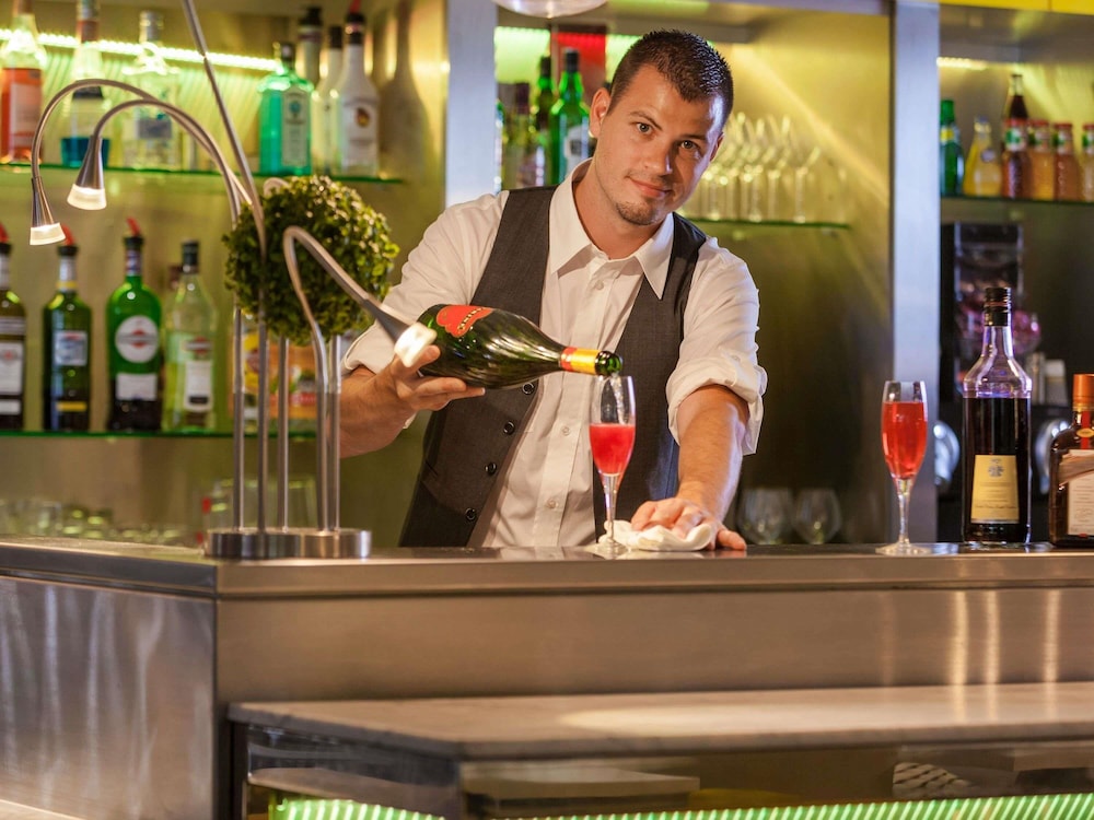 Mercure Paris Massy Gare TGV 6/76