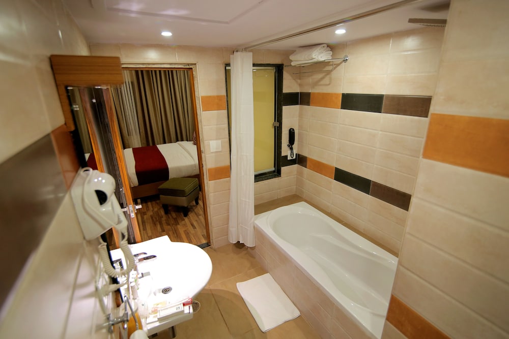 Hotel Hampi International 36/36