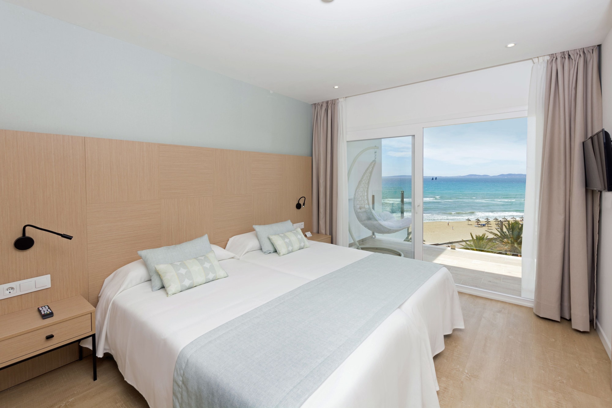 1 BEDROOM, PREMIUM, SUITE, PARTIAL SEA VIEW, BALCONY