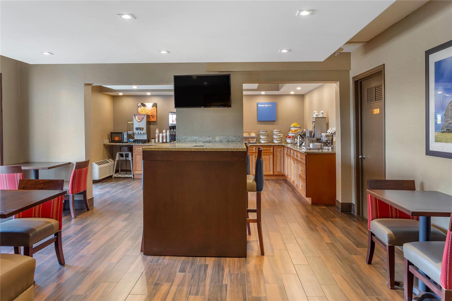 Best Western Rochelle Inn & Suites near DeKalb 22/33