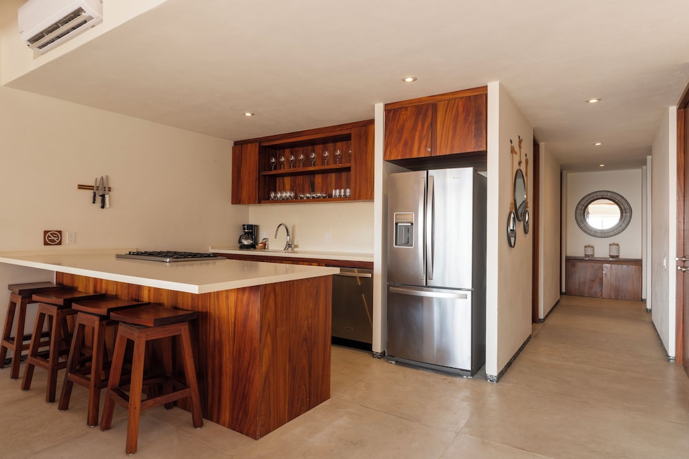 Marea Beachfront Villas 7/50