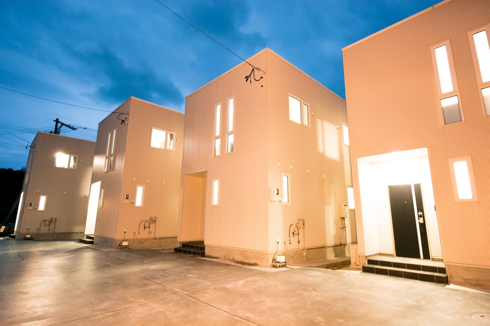 Kourijima L Hotels 4/36