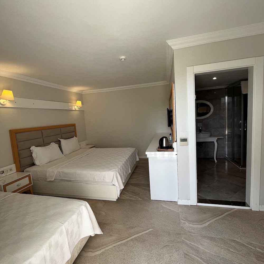 DELUXE, DOUBLE BED, GARDEN VIEW