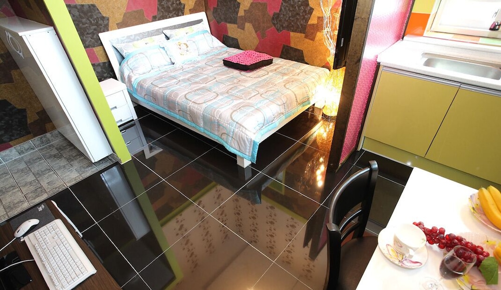 Pinky Marine Pension 12/50
