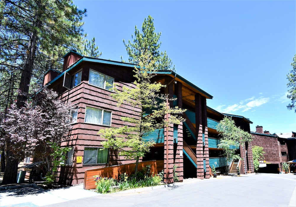 Getaways at Snow Lake Lodge 7/50