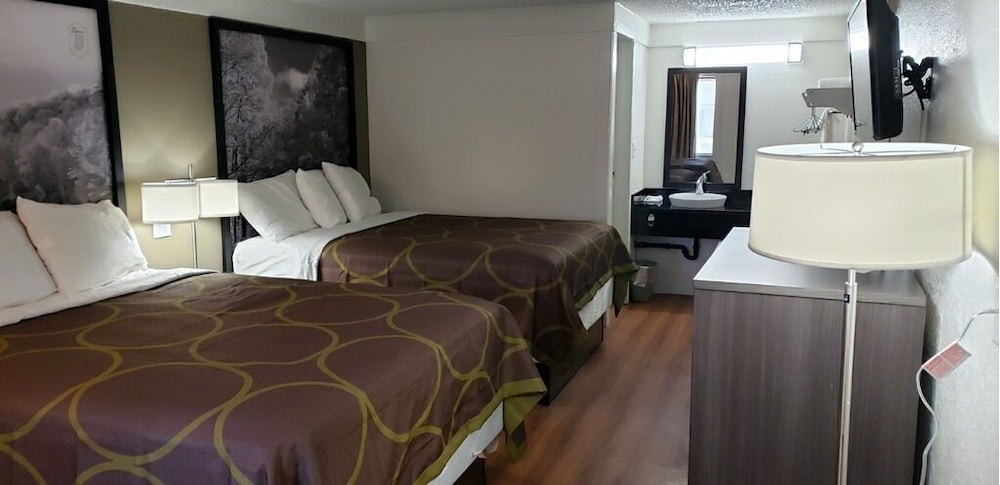 Super 8 by Wyndham Asheville/Biltmore 9/23