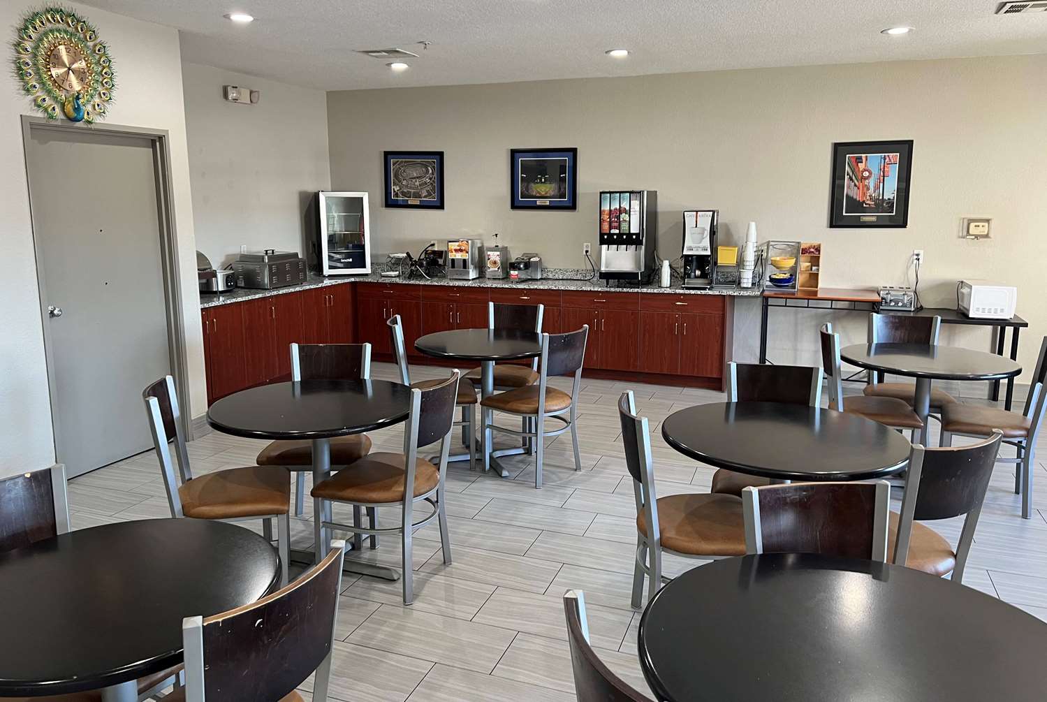 Days Inn by Wyndham near Kansas Speedway 8/13