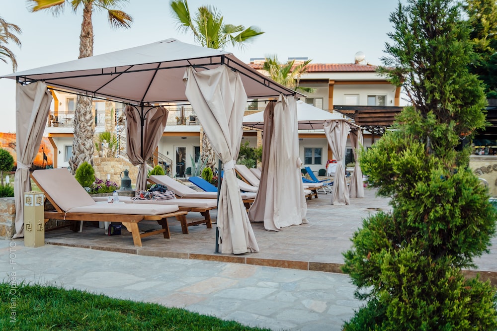 Greek Pride Hotel 3/50
