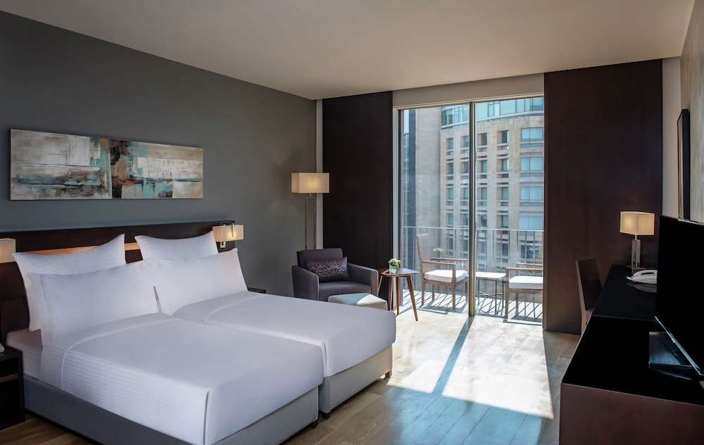 EXECUTIVE, TWIN BEDS