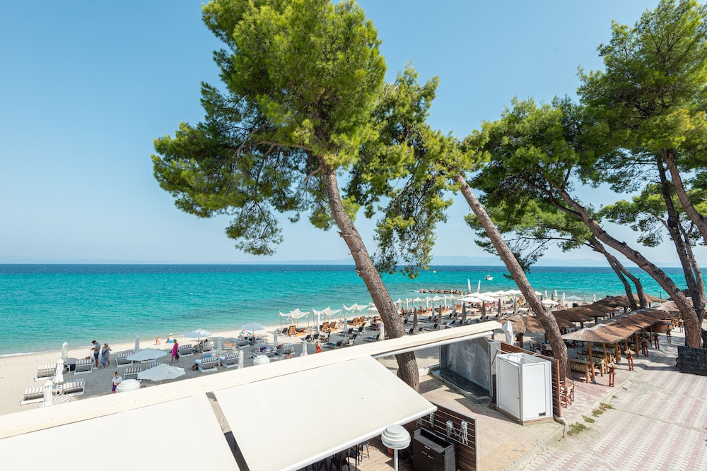 Flegra Beach Boutique Apartments 38/48