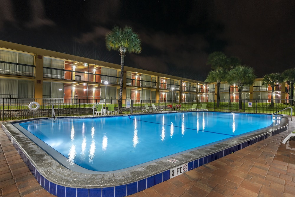 Quality Inn & Suites Palatka Riverfront 1/47