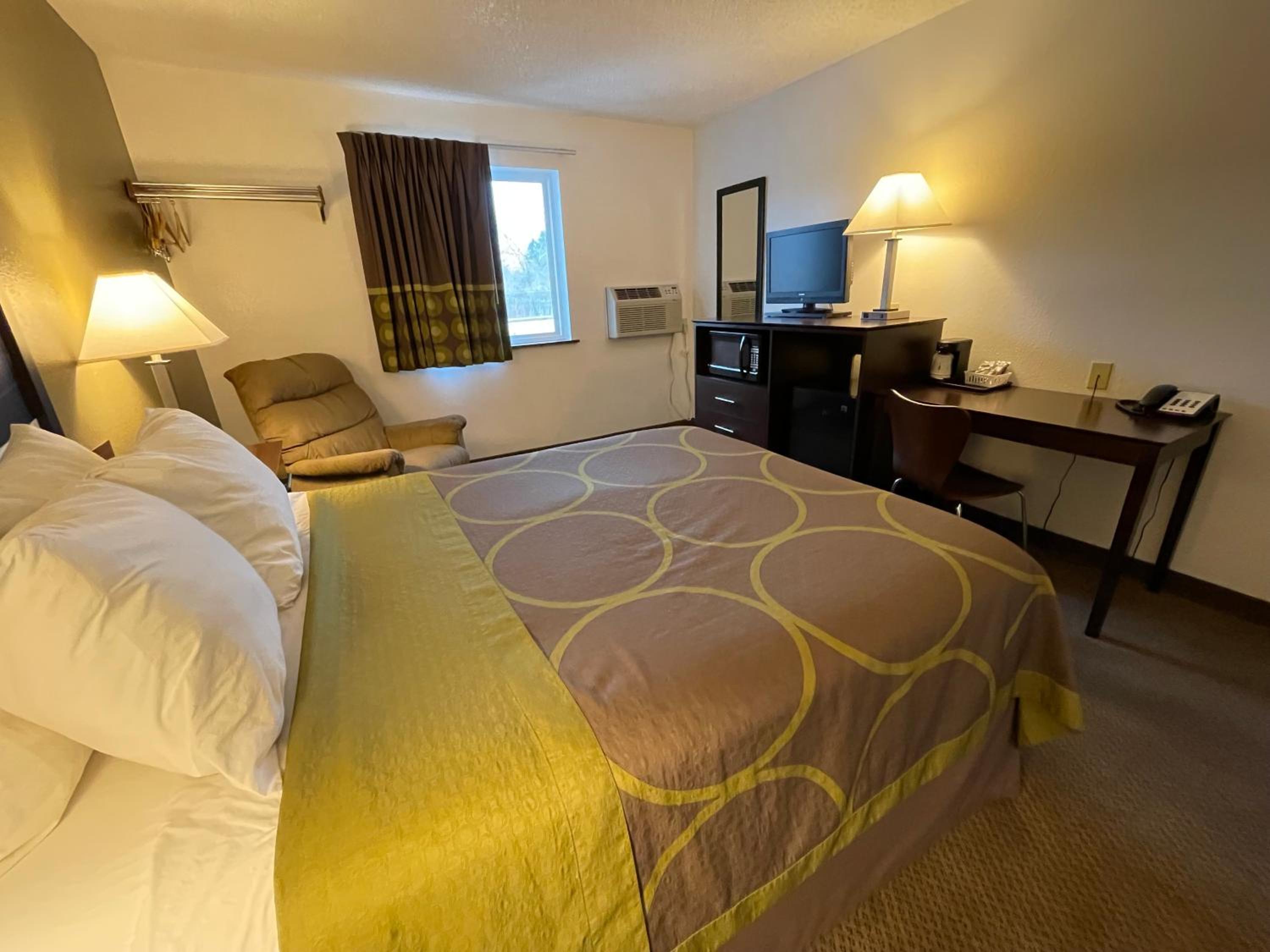 غرفة بسرير كوين، Studio 1 Hotel and Extended Stay Missoula 4/10