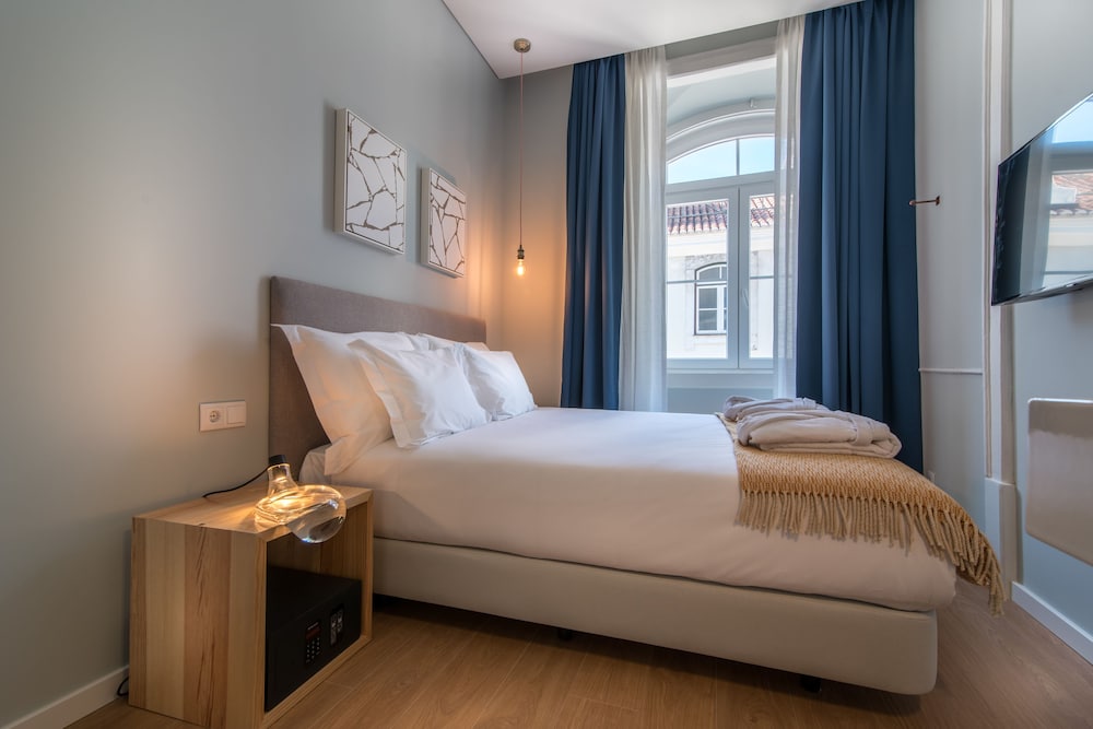 ROOM, DOUBLE BED, CITY VIEW