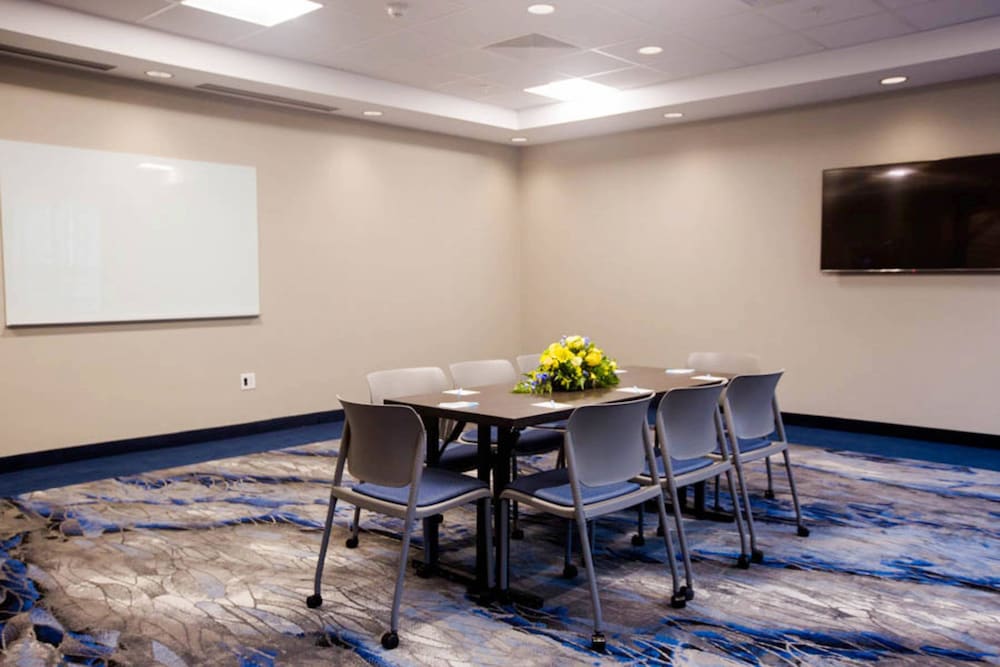 Fairfield Inn Suites Philadelphia Broomall Newtown Square 45/49